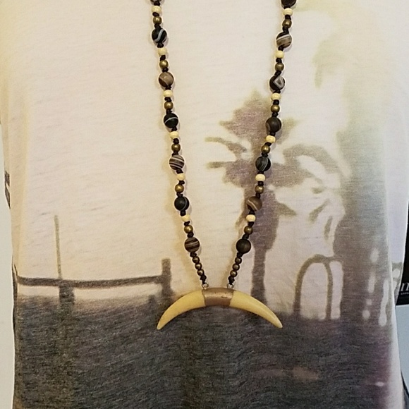 NWT Modern Unique Graphic Tee - Picture 6 of 6